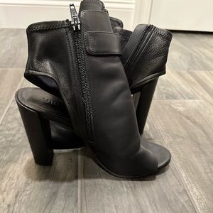 Vince Heeled Sandals - Black